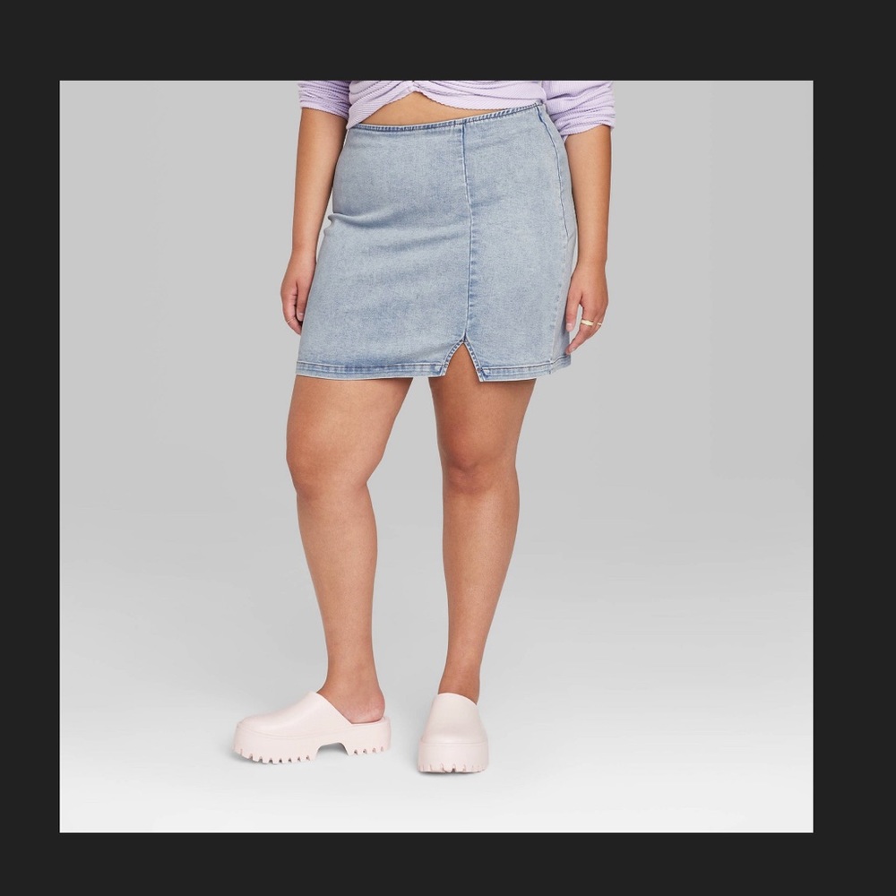 Women's Notch Front Seamed Denim Mini Skirt NWT